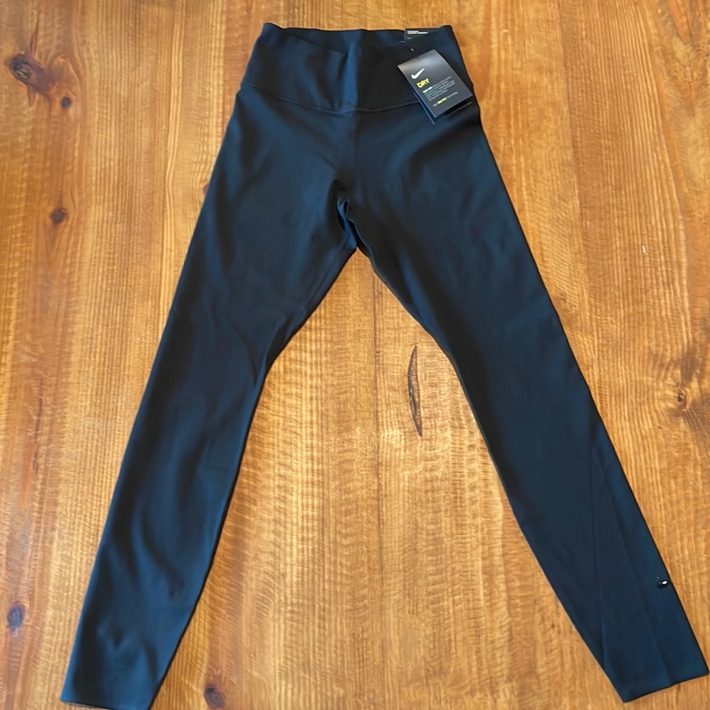 *BRAND NEW* Nike Tight fit leggings size XS